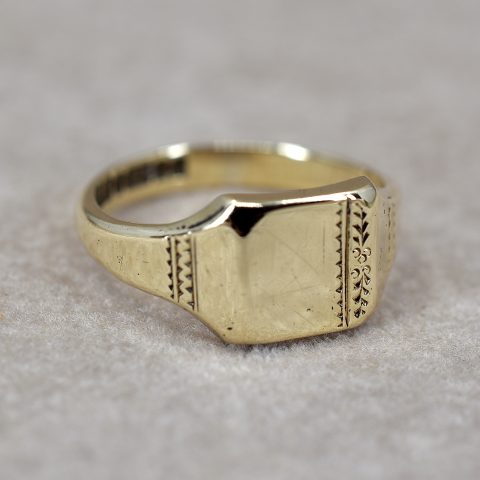 Vintage Holly Signet Ring