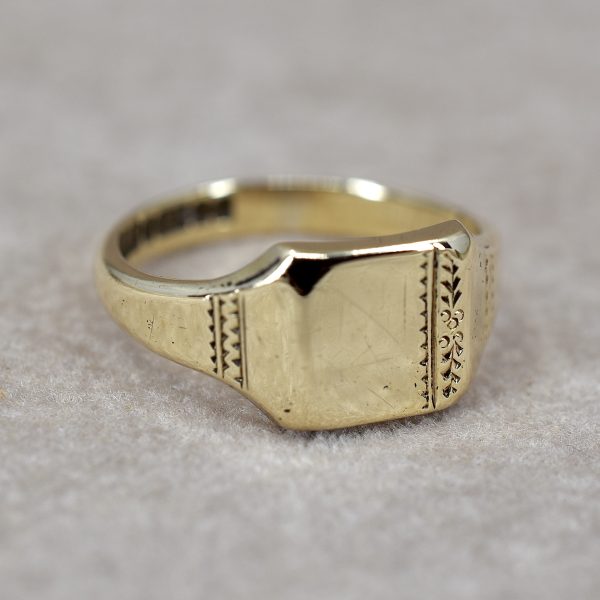Vintage Holly Signet Ring